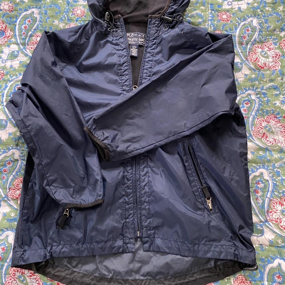 Hooded wind/rain coat